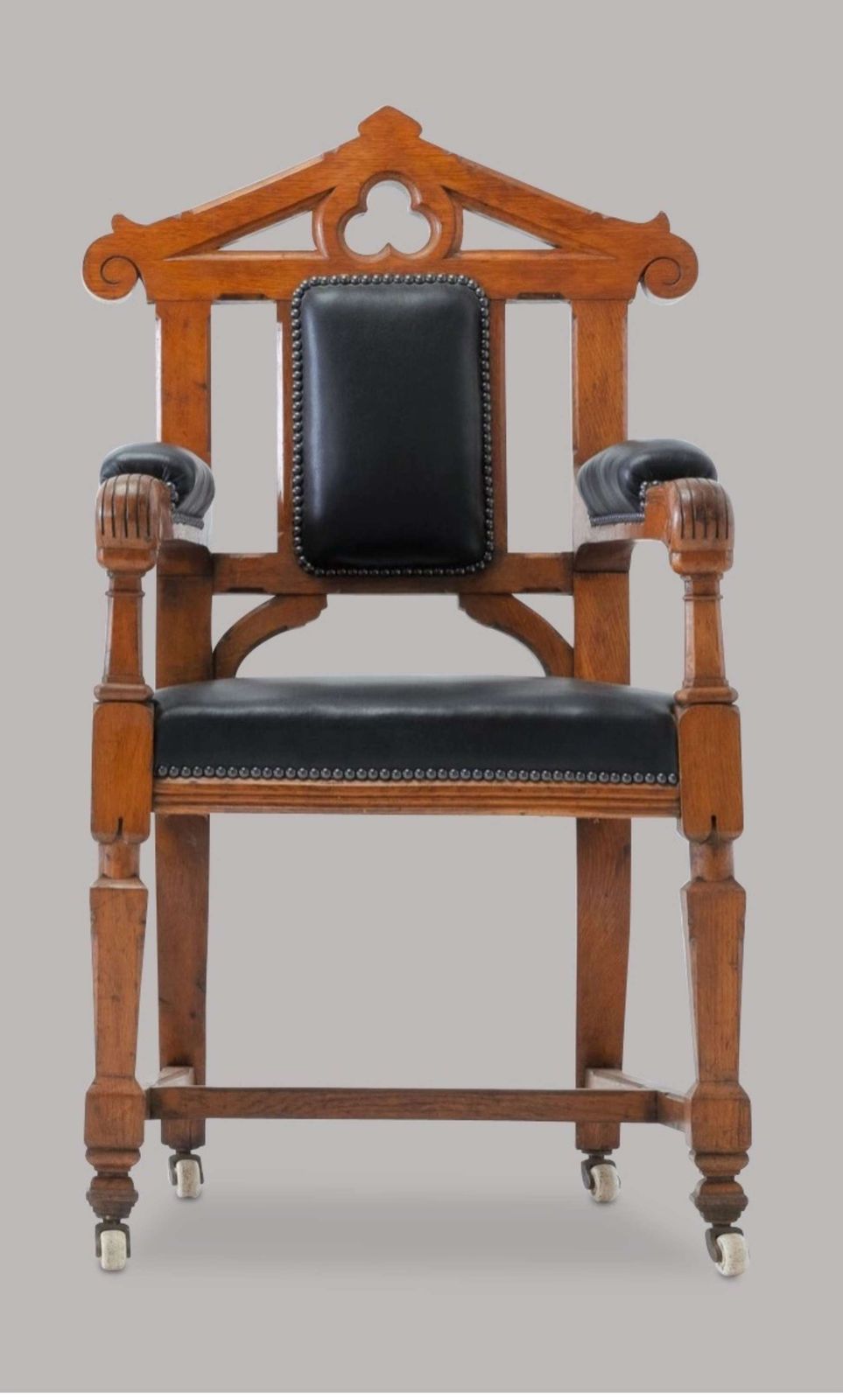 photo vinterior An Unusual C19th Pair Of Golden Oak And Leather Open Armchairs