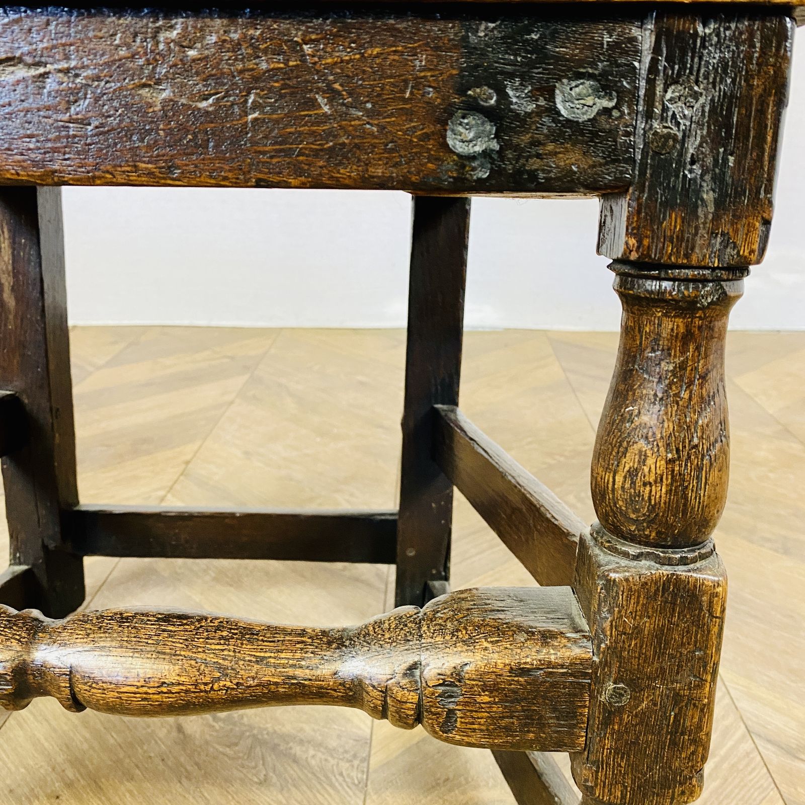 photo vinterior Antique English Oak 17th Century Hall Chair