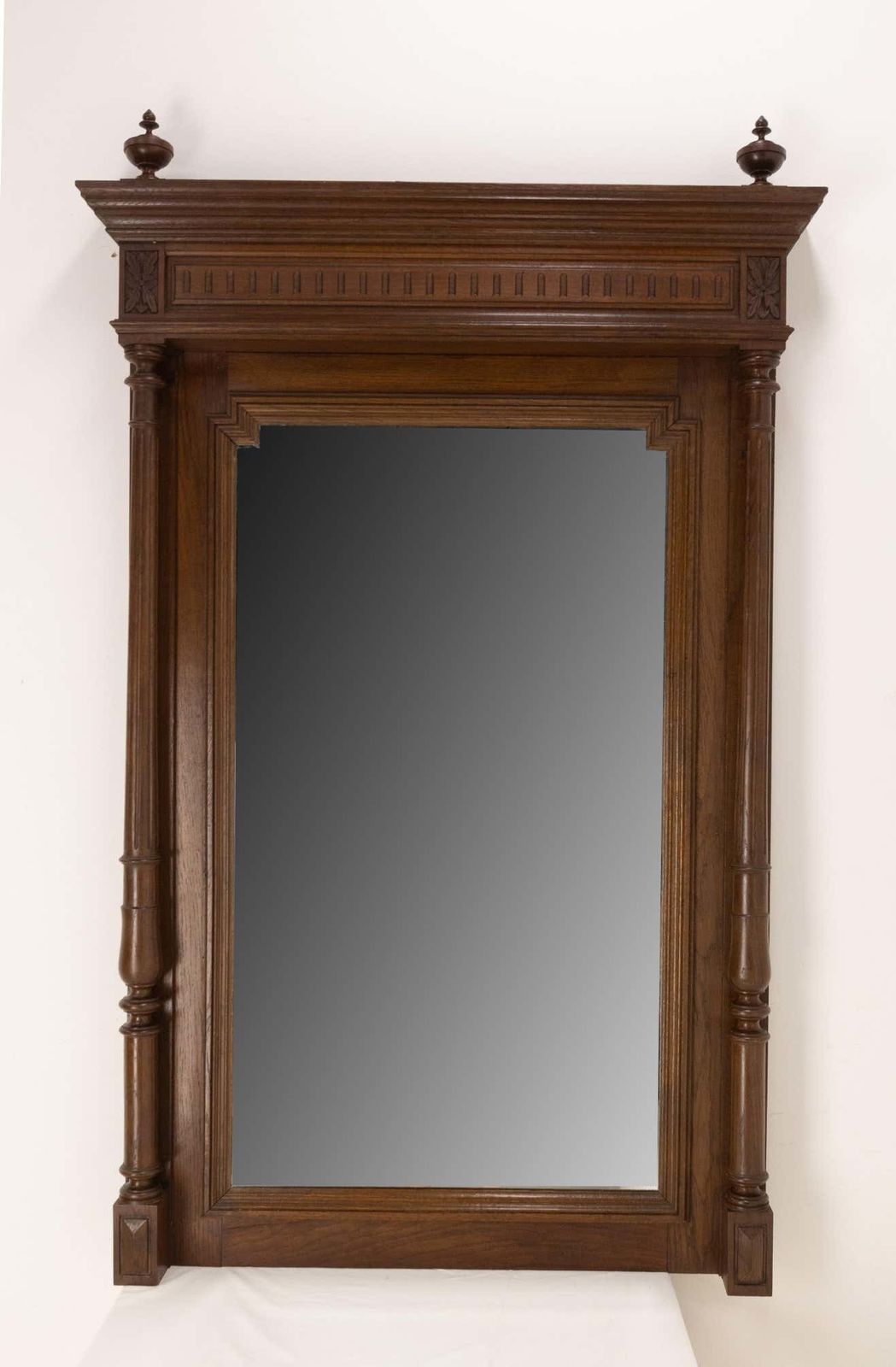 Miroir français biseauté à colonnettes, cadre en chêne de style Louis XVI, fin du XIXe siècle photo furniture