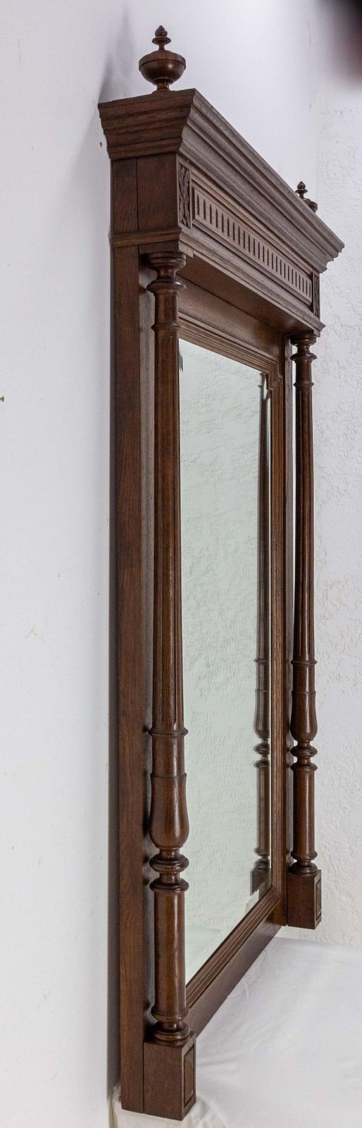 Miroir français biseauté à colonnettes, cadre en chêne de style Louis XVI, fin du XIXe siècle photo Décoration