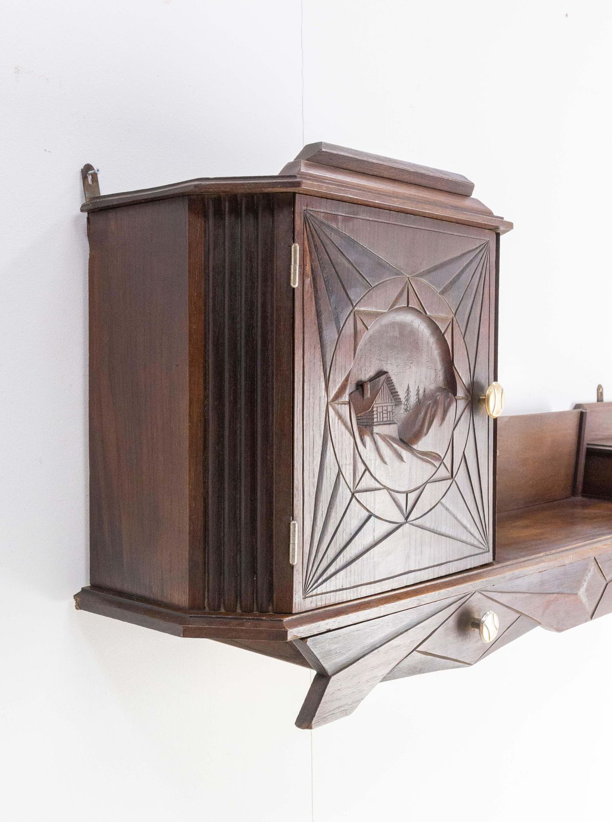 Étagère d'entrée Art déco avec cabinet et tiroirs de style chalet alpin suisse, France, 1930 photo for sale