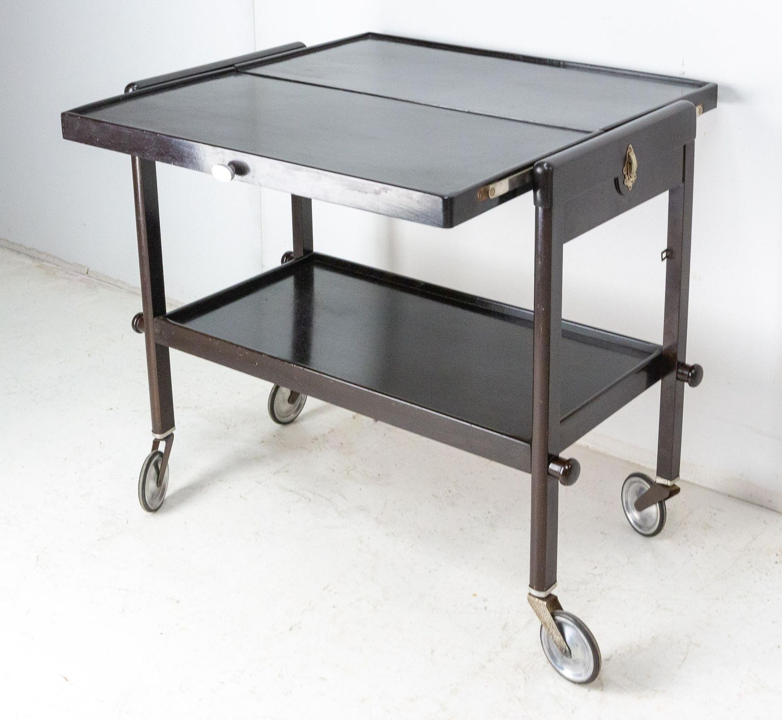 Table-desserte Geisha transformable en table à manger, France, vers 1950 photo vinterior