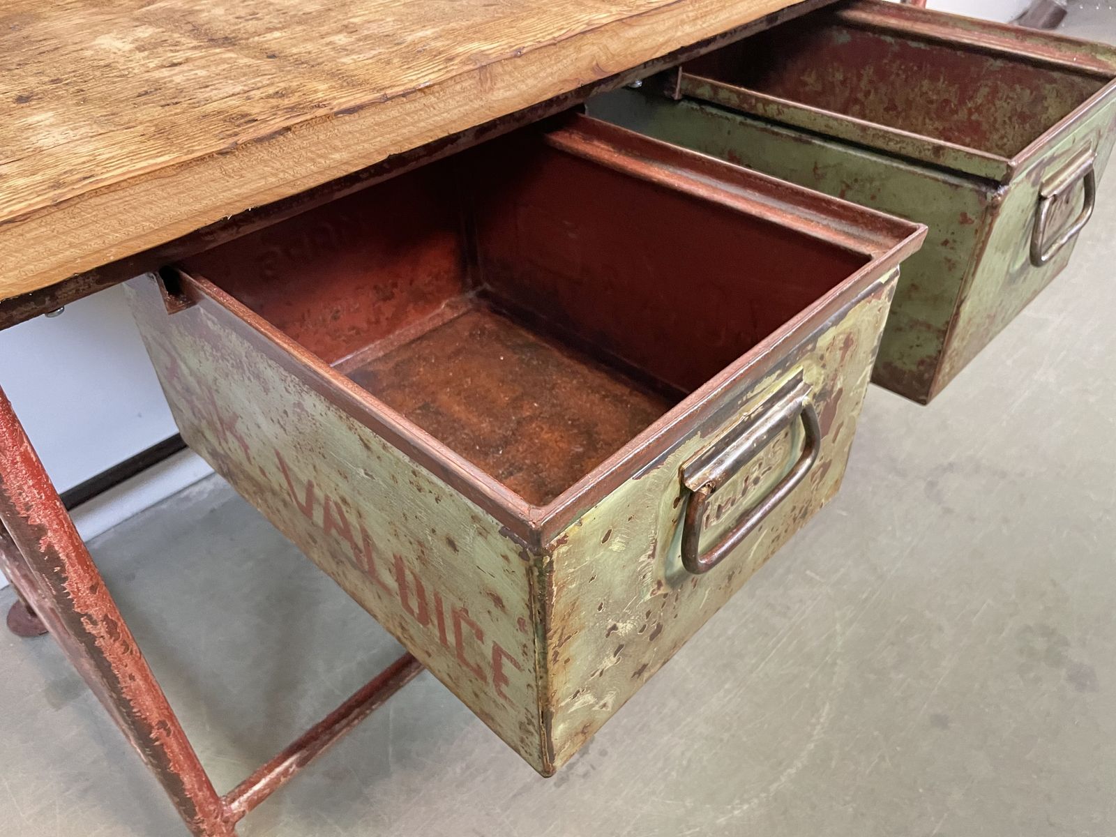 photo vinterior Red Industrial Worktable With Two Green Iron Drawers, 1960s