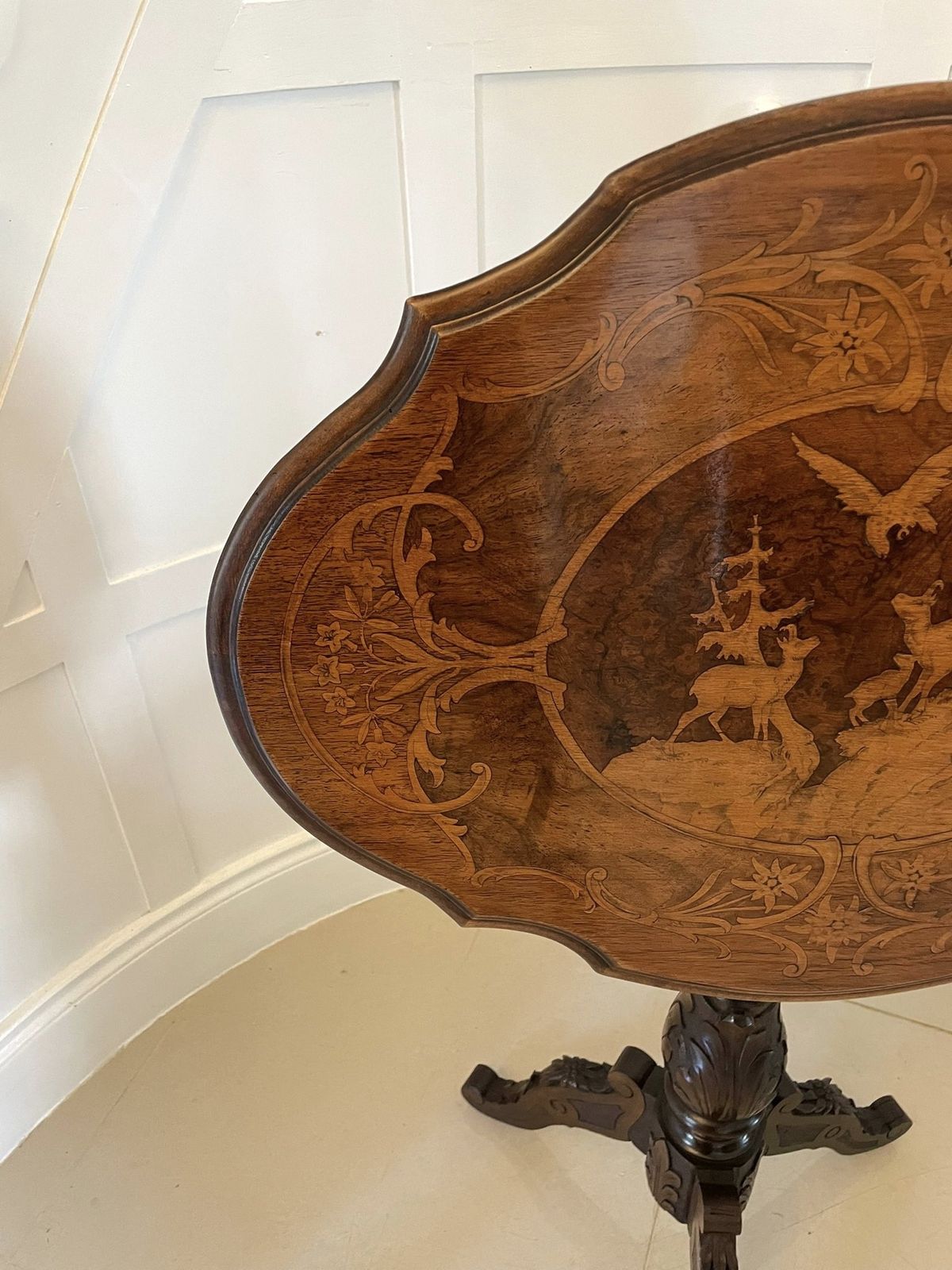 photo vinterior Unusual Antique Quality Marquetry Inlaid Walnut Swiss Black Forest Table