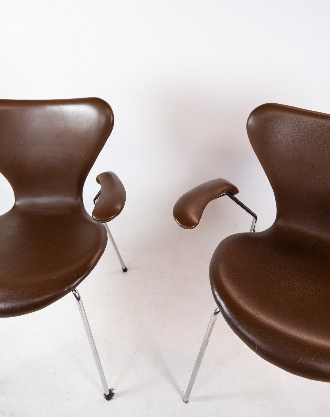 Set Of Two Seven Chairs Model 3207 Dark Brown Leather By Arne Jacobsen From 1955s photo furniture