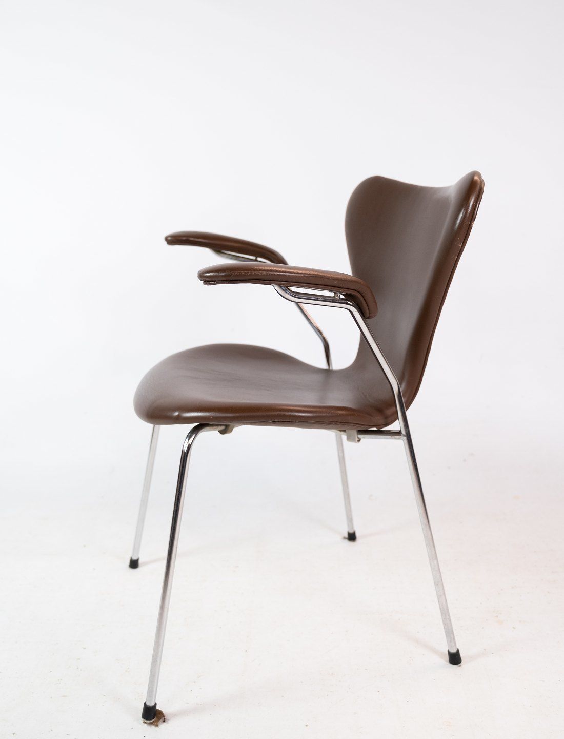 Set Of Two Seven Chairs Model 3207 Dark Brown Leather By Arne Jacobsen From 1955s photo 1475.0