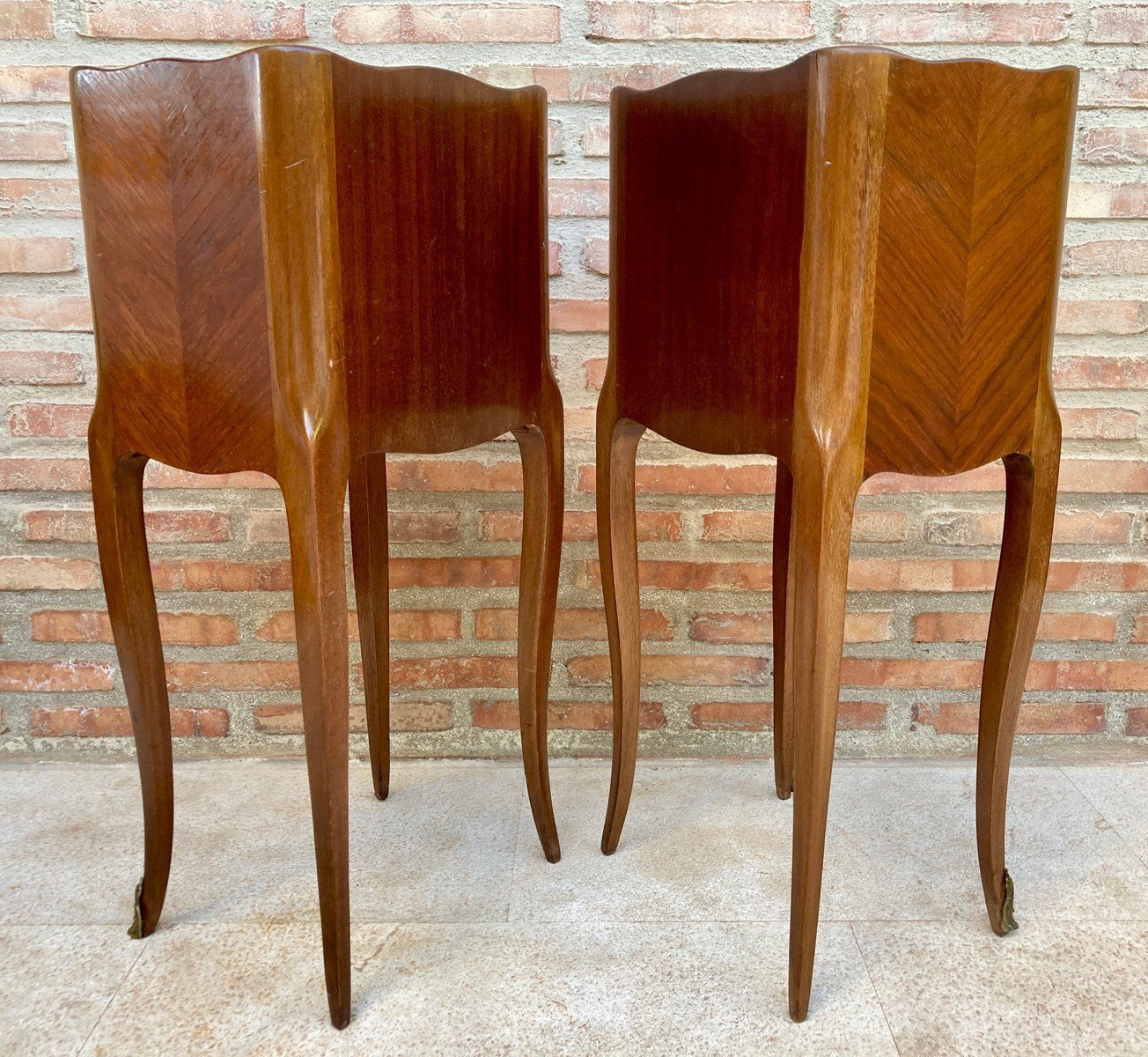 photo furniture Vintage Franse Nachtkastjes Met Marqueterie En Bronzen Beslag, 1920, Set Van 2