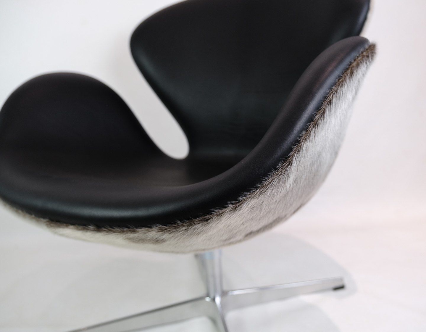 Swan Chair Model 3320 By Arne Jacobsen For Fritz Hansen From 1958s photo furniture