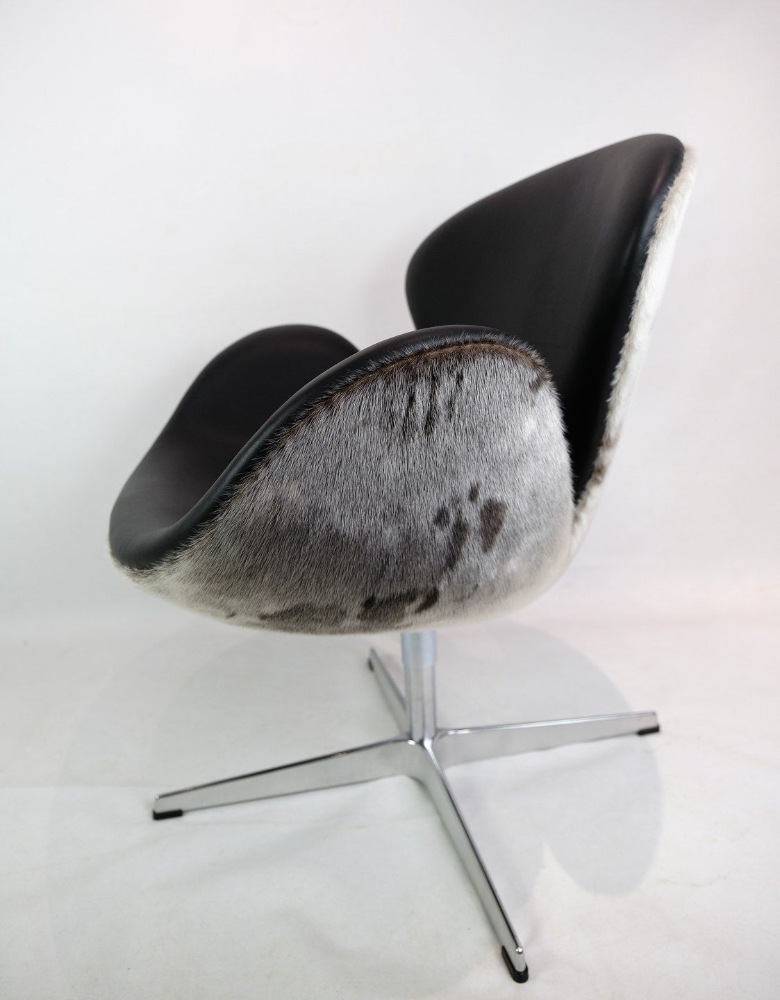 Swan Chair Model 3320 By Arne Jacobsen For Fritz Hansen From 1958s photo Furniture