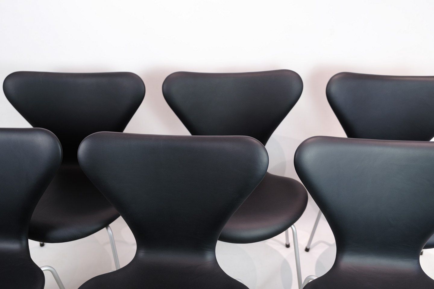 photo for sale Set Of Six Seven Chairs, Model 3107 By Arne Jacobsen For Fritz Hansen From 1967s