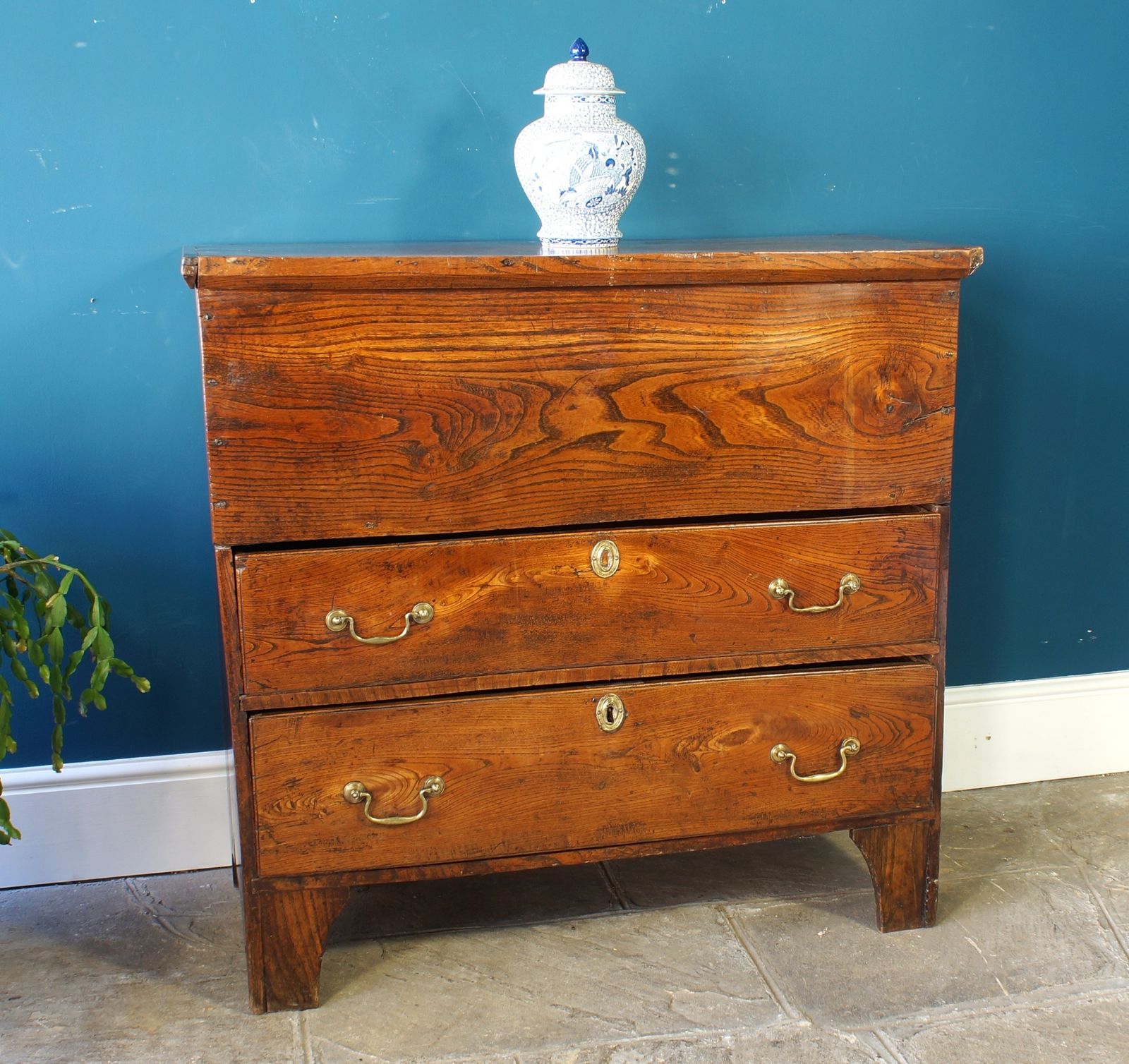 Georgian Elm Mule Chest.
