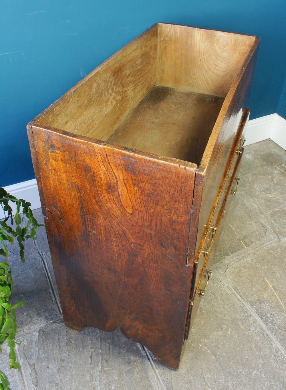 Furniture Georgian Elm Mule Chest. photo