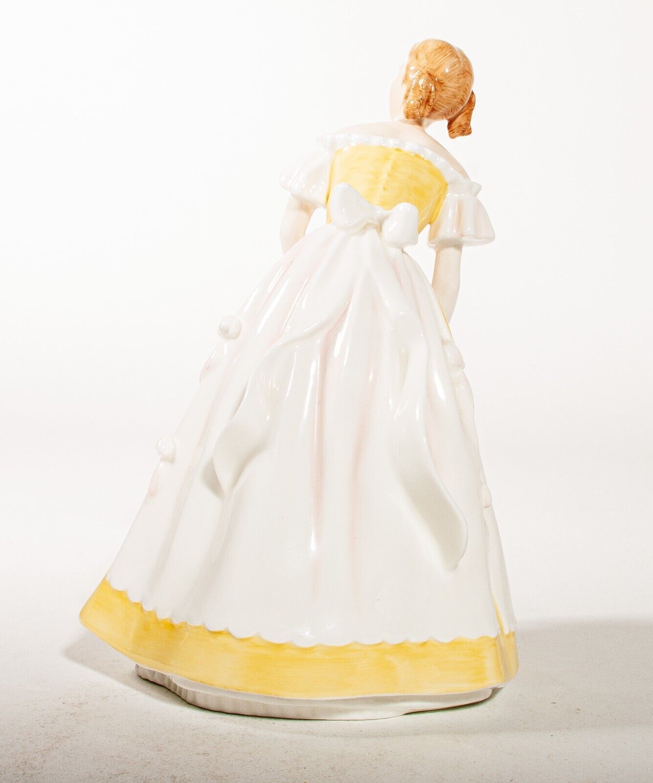 Royal Doulton Ladies Figure 'Happy Birthday' Hn3095 Boxed   Uk Made photo Home Decor