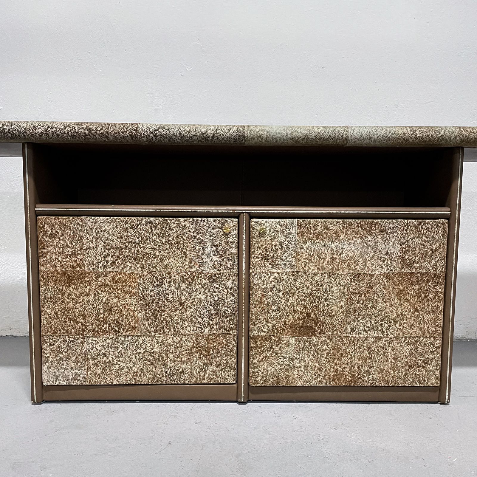 Suede Leather Sideboard 'Bogo' By Carlo Bartoli For Rossi Di Albizzate, Italy 1980s photo vintage