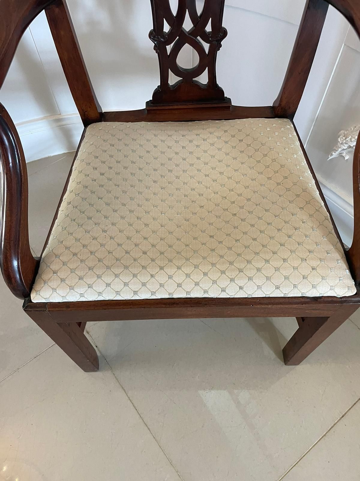 photo vinterior Antique Carved Mahogany Desk Chair