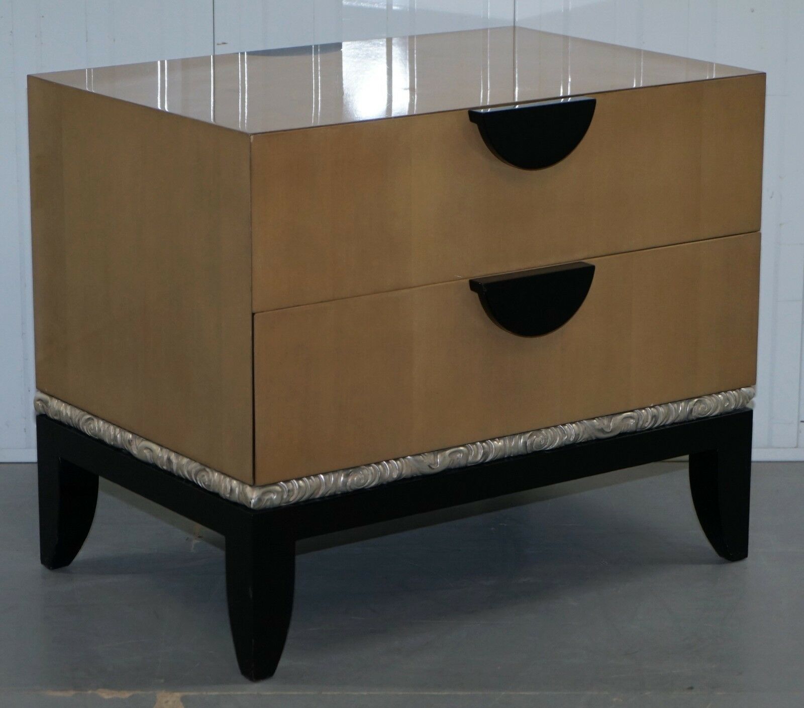 photo furniture Pair Of Rrp J Robert Scott Cloud Chests Of Drawers 14ct Gold Leaf Glaze