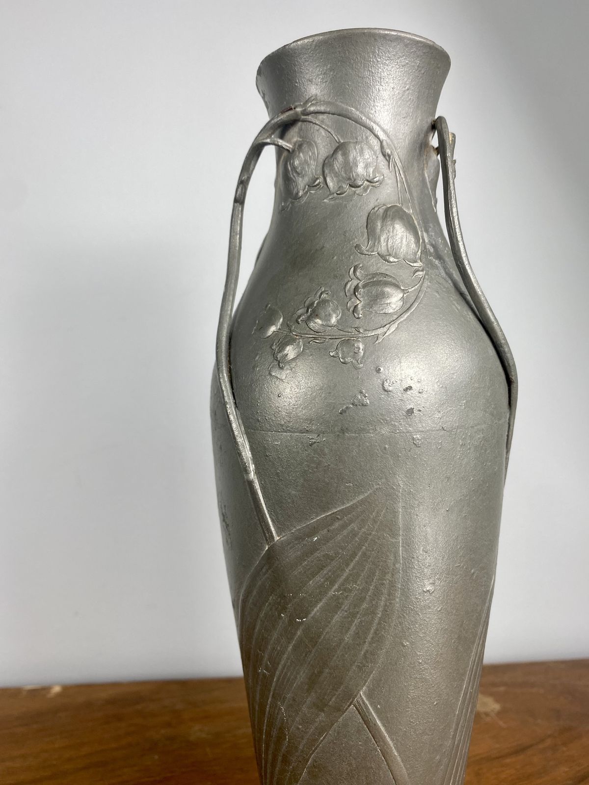 photo furniture Hugo Leven For Kayserzinn   Art Nouveau Floral Pewter Vase N° 4312, 1900s Germany