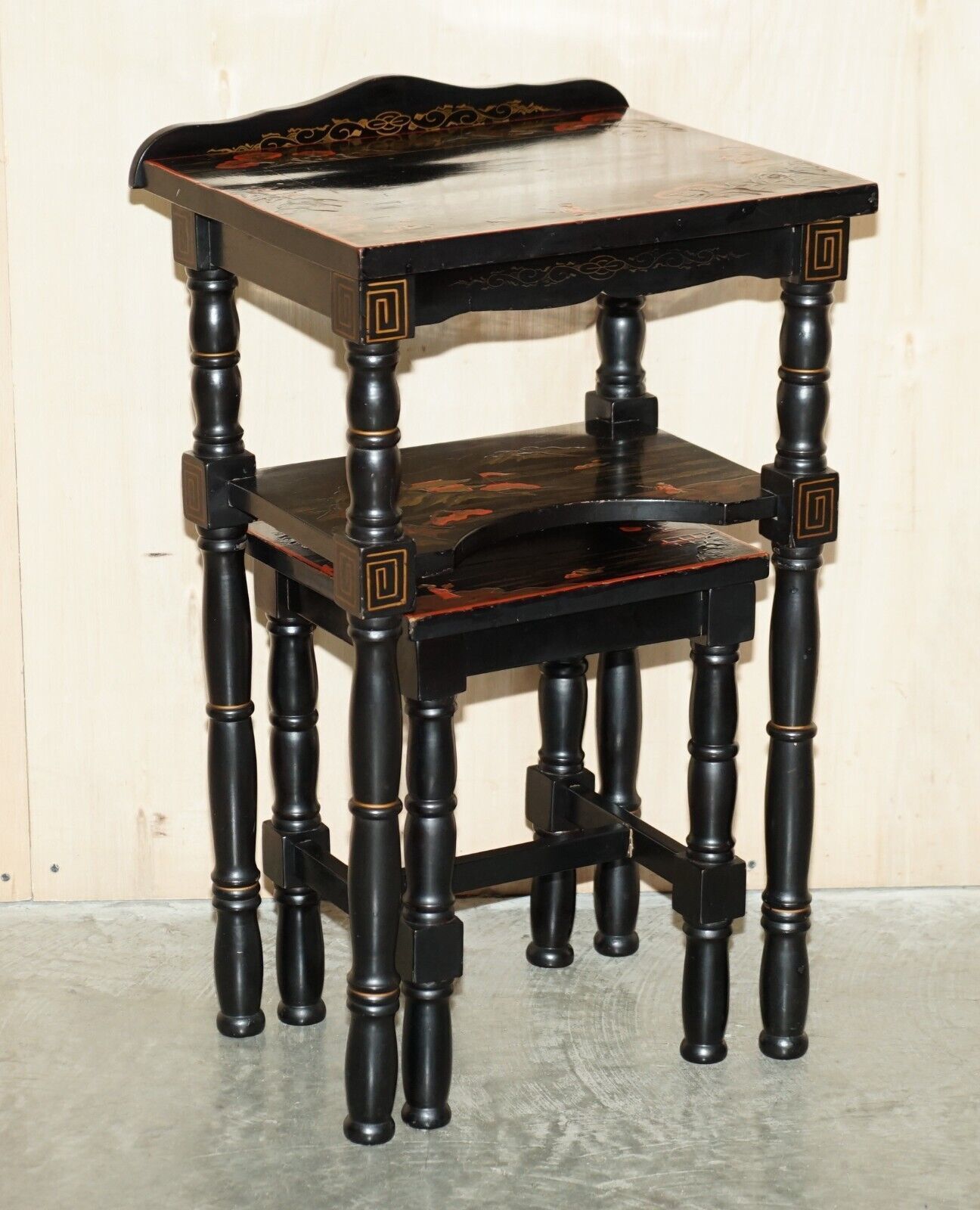 Sublime Nest Of 2 Circa 1880 Chinese Chinoiserie Lacqurered Tables Hand Painted
