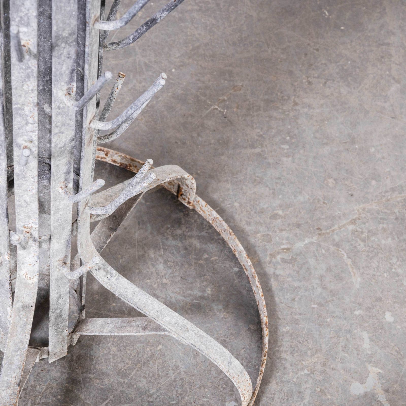1940’s Original Large French Bottle Drying Rack (Model 1400.17) photo vinterior