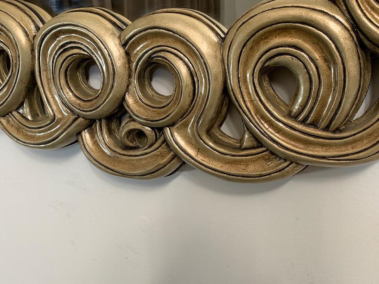 Mirror With Filiform Lines In Lacquered And Gilded Resin For Lam Lee Group 1990s photo vintage