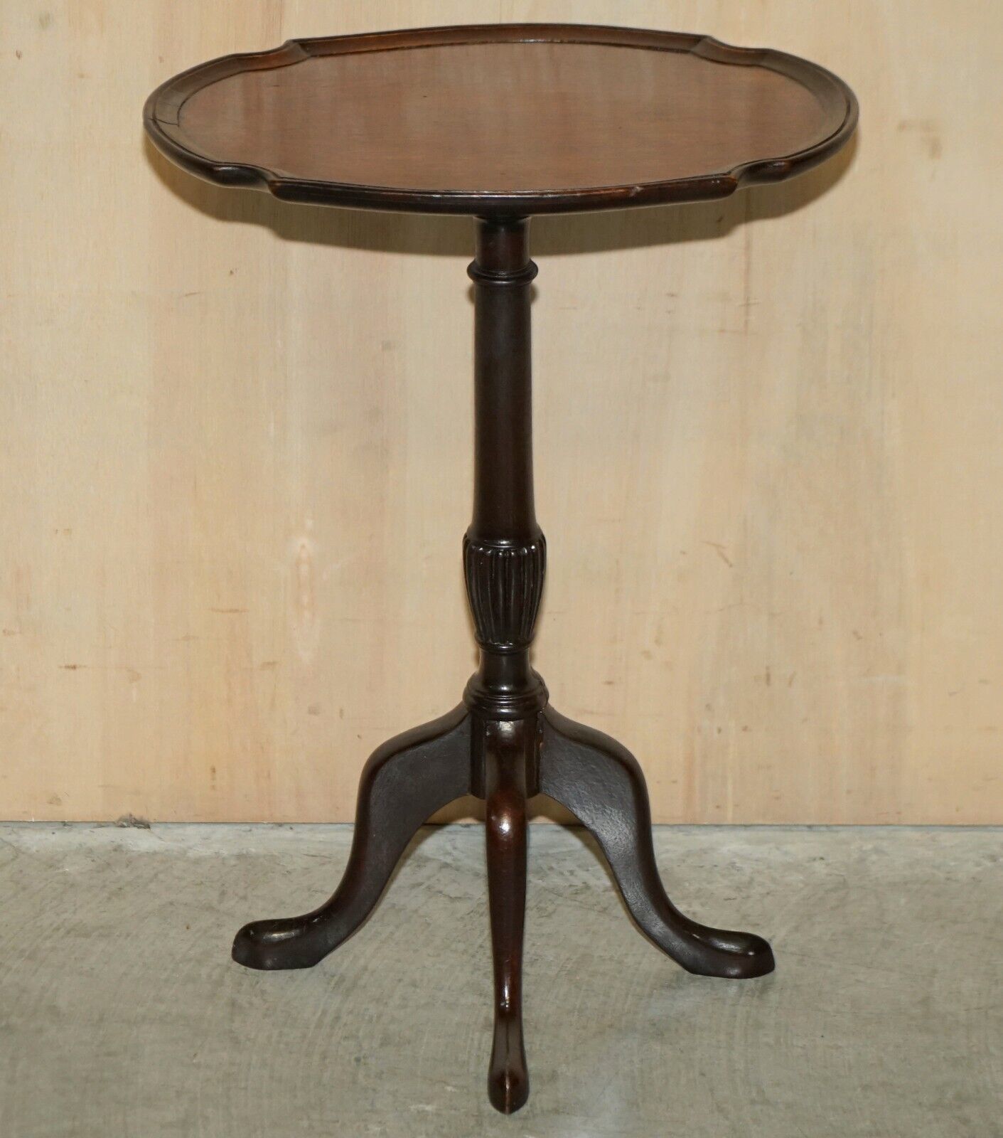 Furniture Vintage Oval Mahogany Carved Legs Pie Crust Edge Quad Lamp Side End Wine Table photo
