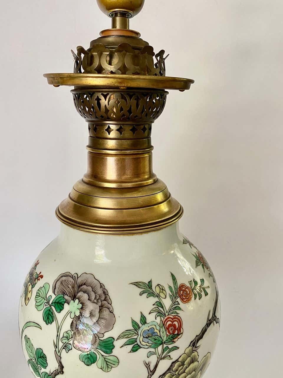 Chinese Table Lamp, 19th Century With Brass Mount, 19th Century Famille Rose photo vinterior
