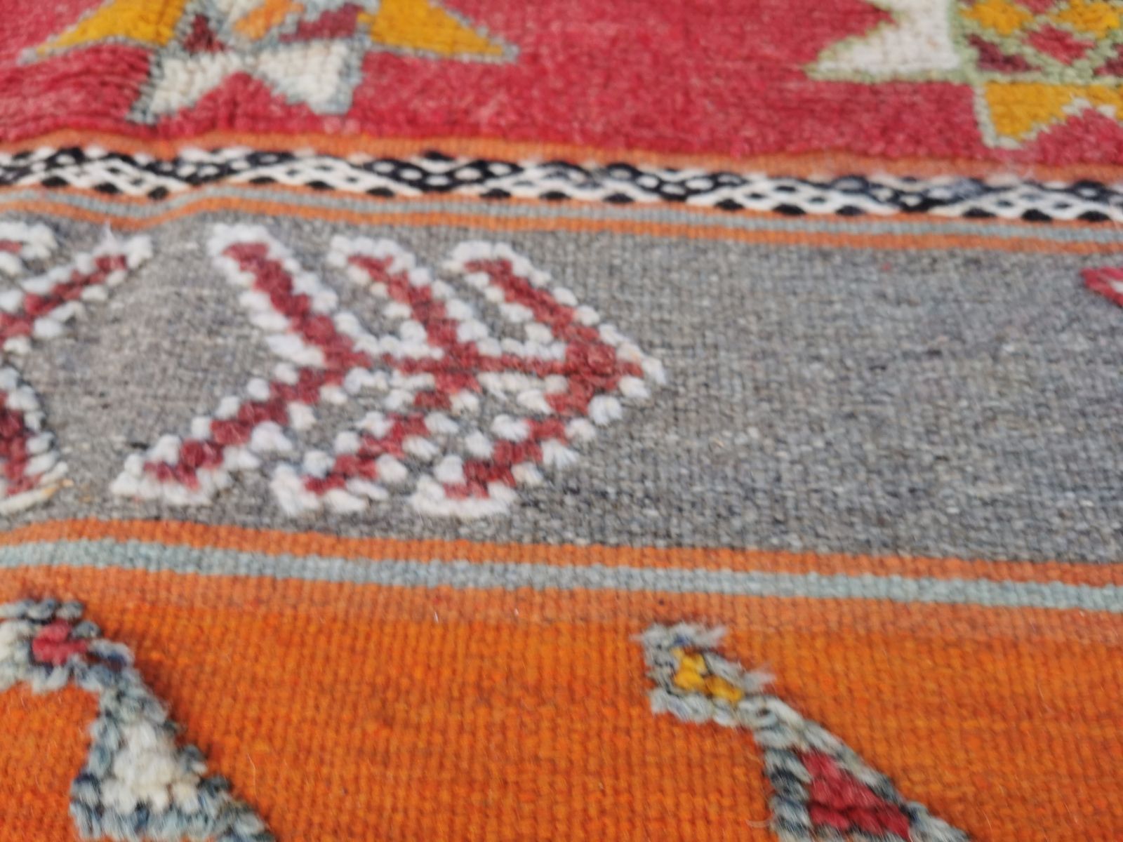 No Custom Fee. 255x150cm. Traditional Handmade Moroccan Berber Rug Made Of Camel Hair Genuine Berber Carpet photo vintage