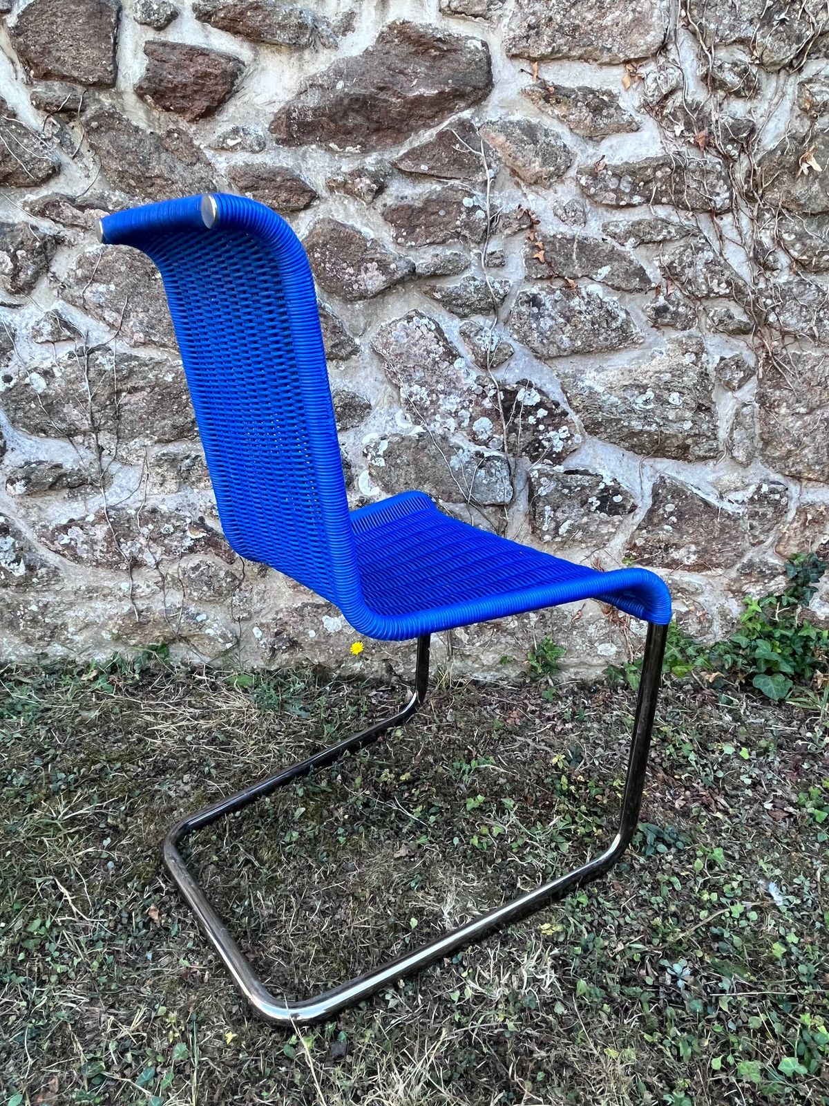 photo for sale Cantilever B20 Chairs Published By Tecta