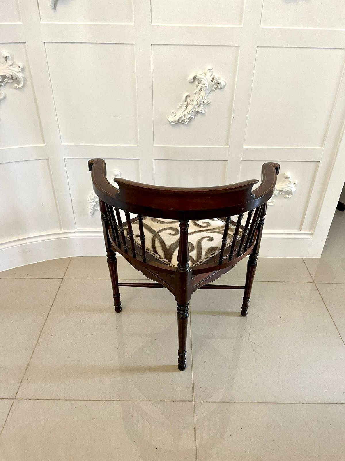 photo furniture Antique Quality Mahogany Inlaid Corner Chair