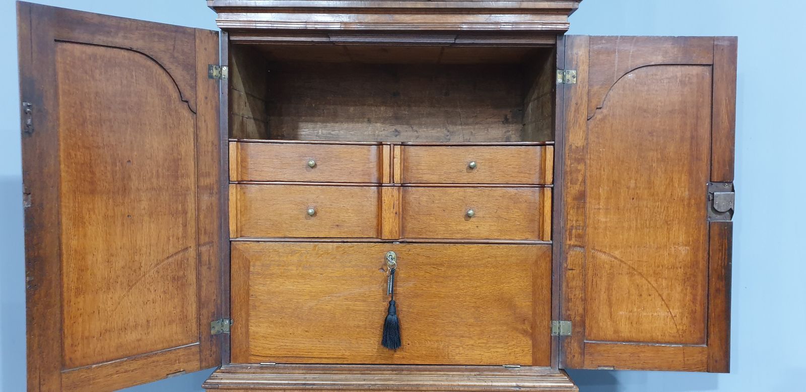 Superb George I Walnut Secretaire Chest Of Small Proportions photo vinterior