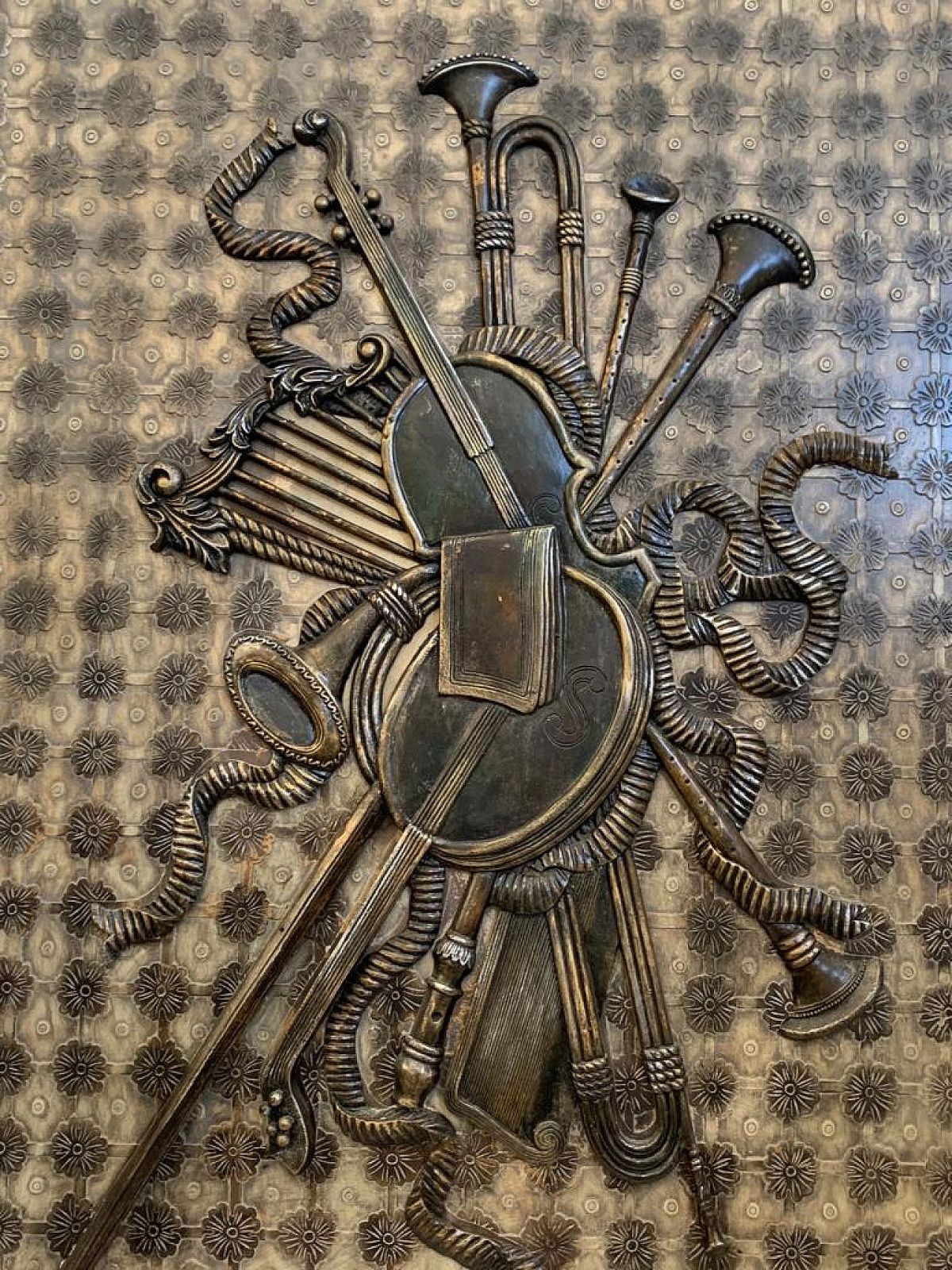 Decorative Panel In Carved Resin On Wood By Lam Lee, 1990s photo Art
