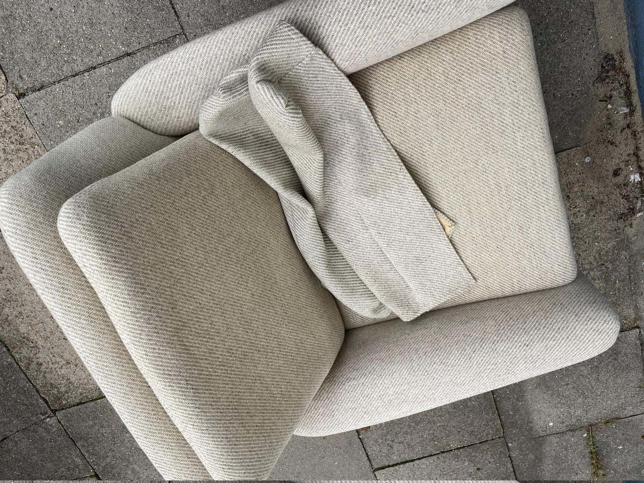 photo furniture Vintage Fritz Hansen Armchair In Off White Wool By Folke Ohlsson