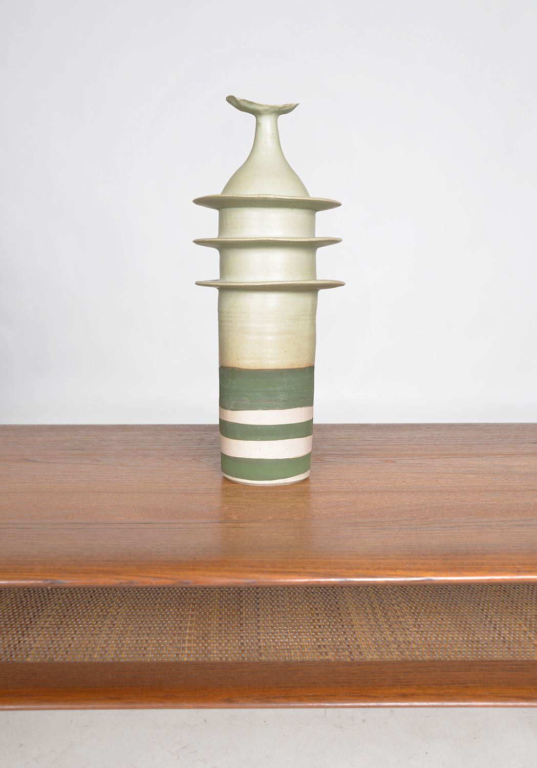 Abstract Studio Pottery Stoneware ‘Pagoda Pot’ By Alan Ashpool, England C.1970s Arts And Crafts Ceramics Midcentury photo Home Decor