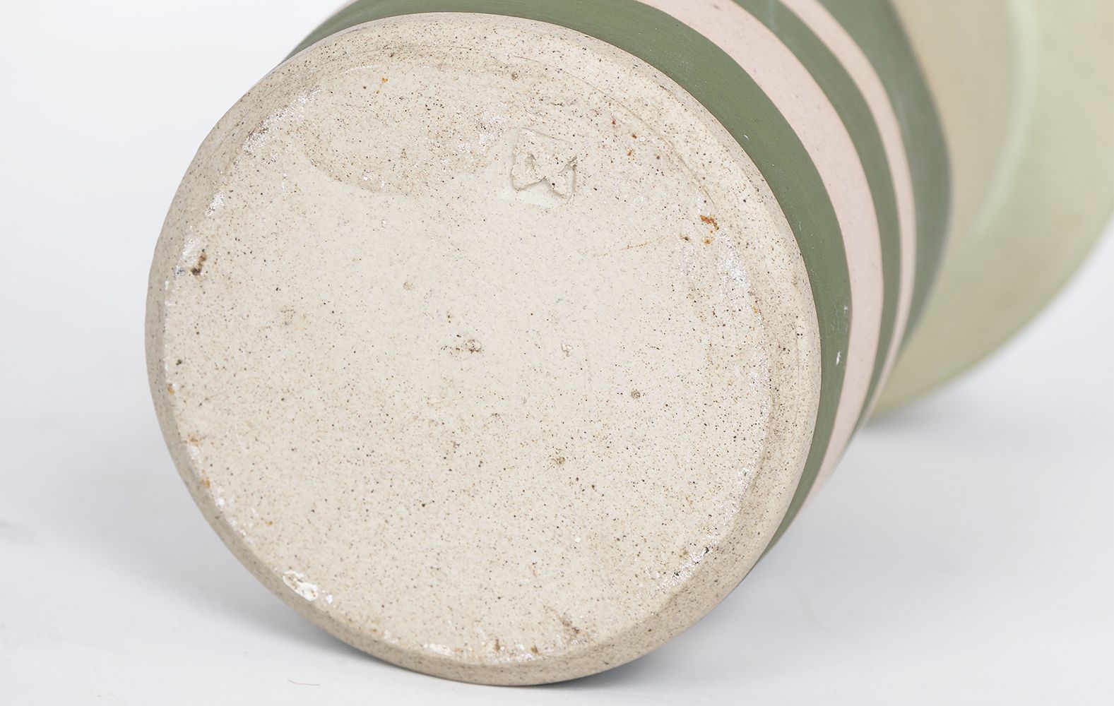 photo vinterior Abstract Studio Pottery Stoneware ‘Pagoda Pot’ By Alan Ashpool, England C.1970s Arts And Crafts Ceramics Midcentury