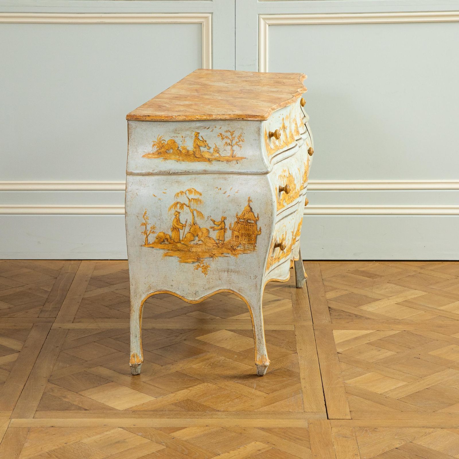 Late 19th C. Venetian Chest Painted In Chinoiserie Stye Of Blue & Yellow Ochres photo Furniture