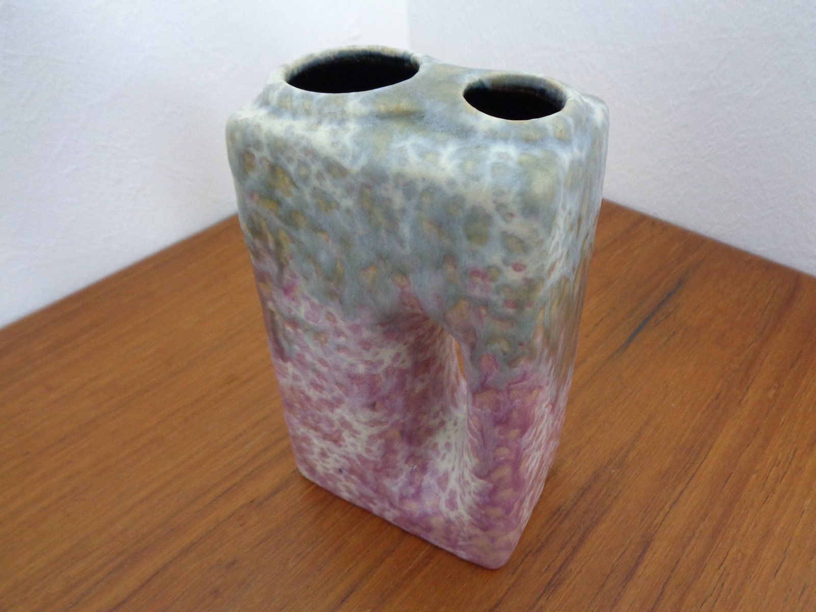 photo vinterior Pink Vases From ü Keramik, 1970s, Set Of 3