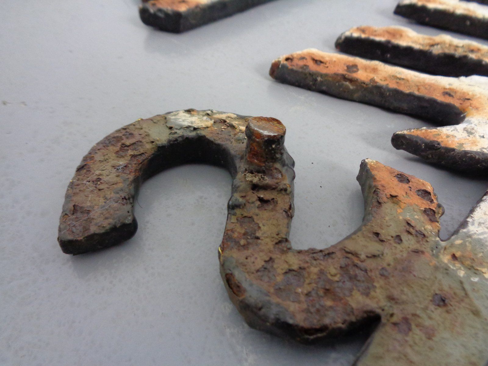 524.0 Cast Iron House Am Beach Lettering, Germany, 1960s, Set Of 3 photo