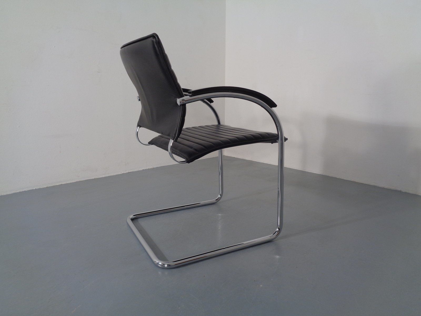 Model S78 Cantilever Leather Armchair By Josef Gorcia And Andreas Krob For Thonet 1980s photo for sale
