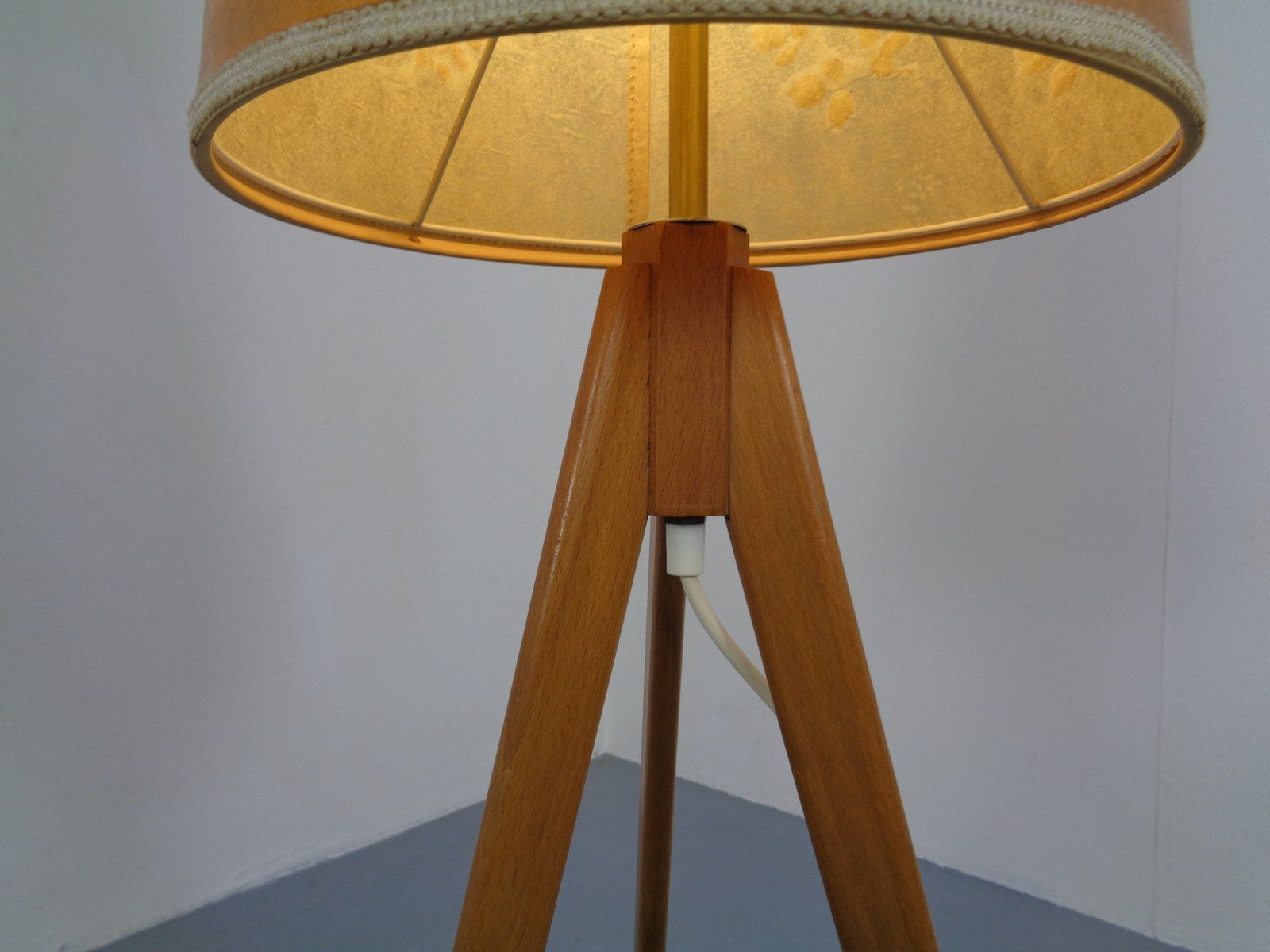 photo vintage Vintage Tripod Floor Lamp, 1960s