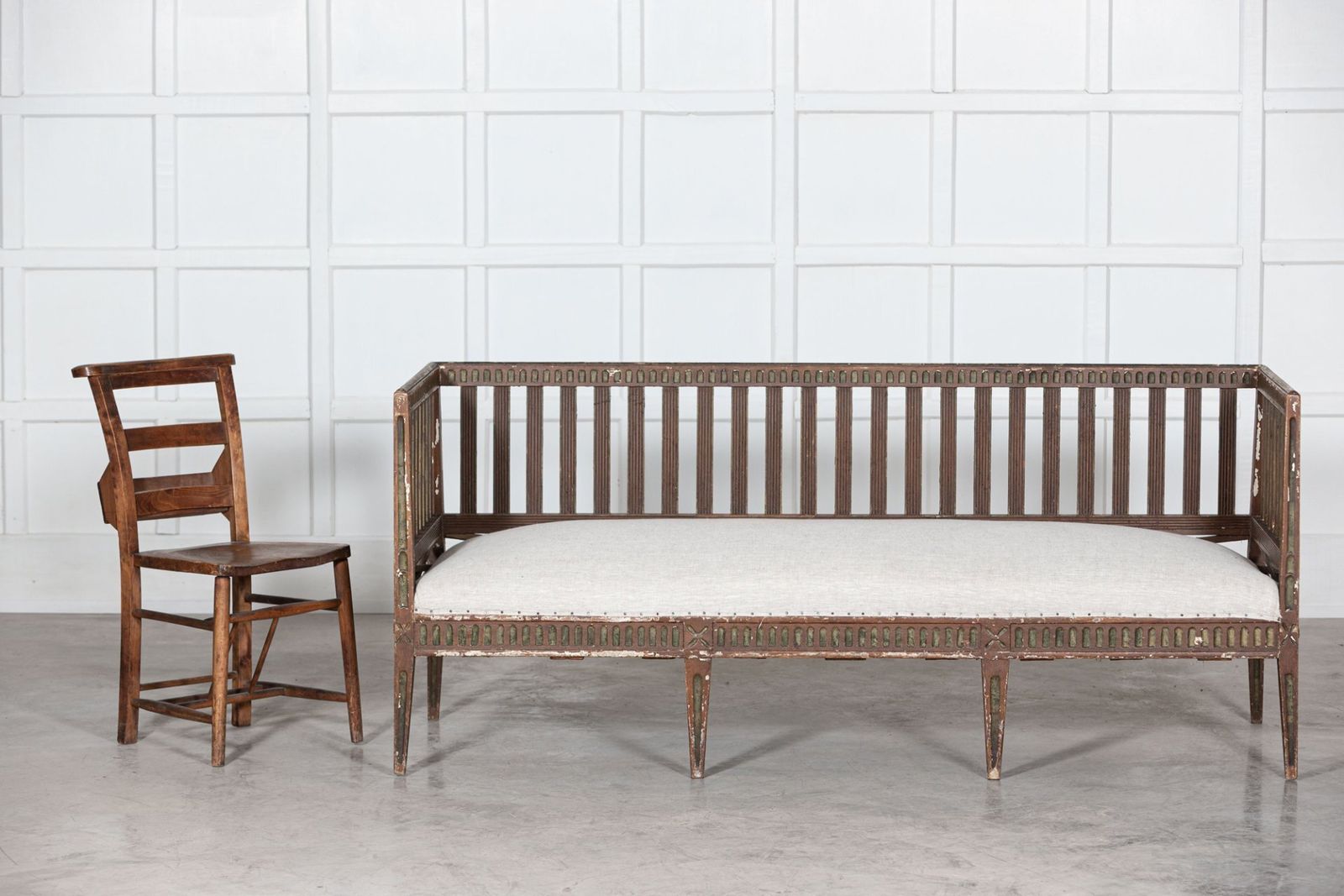 photo buy Swedish Painted Gustavian Sofa   Daybed