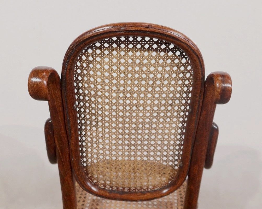 1689.2 Beech Children's Rocking Chair, Maison Thonet – 1910 photo