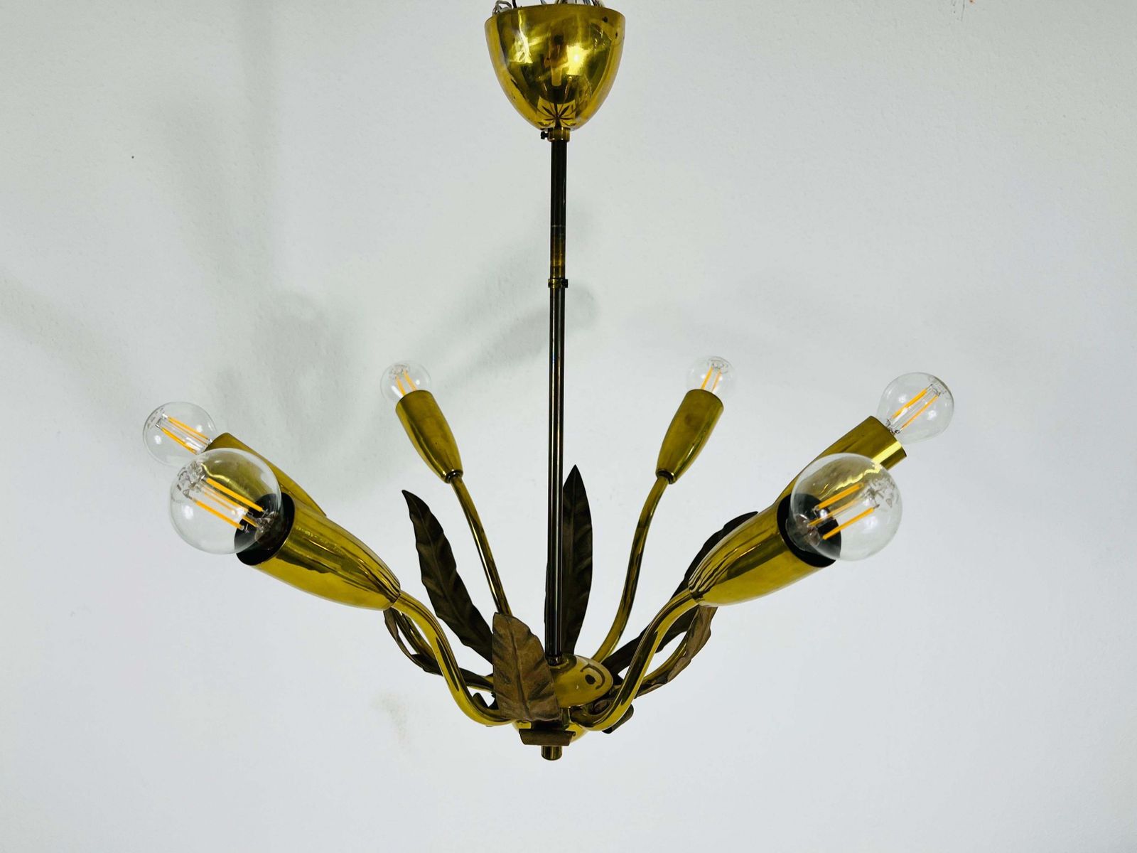 photo vintage Midcentury Brass 8 Arm Sputnik Chandelier By Vereinigte Werkstätte, 1960s
