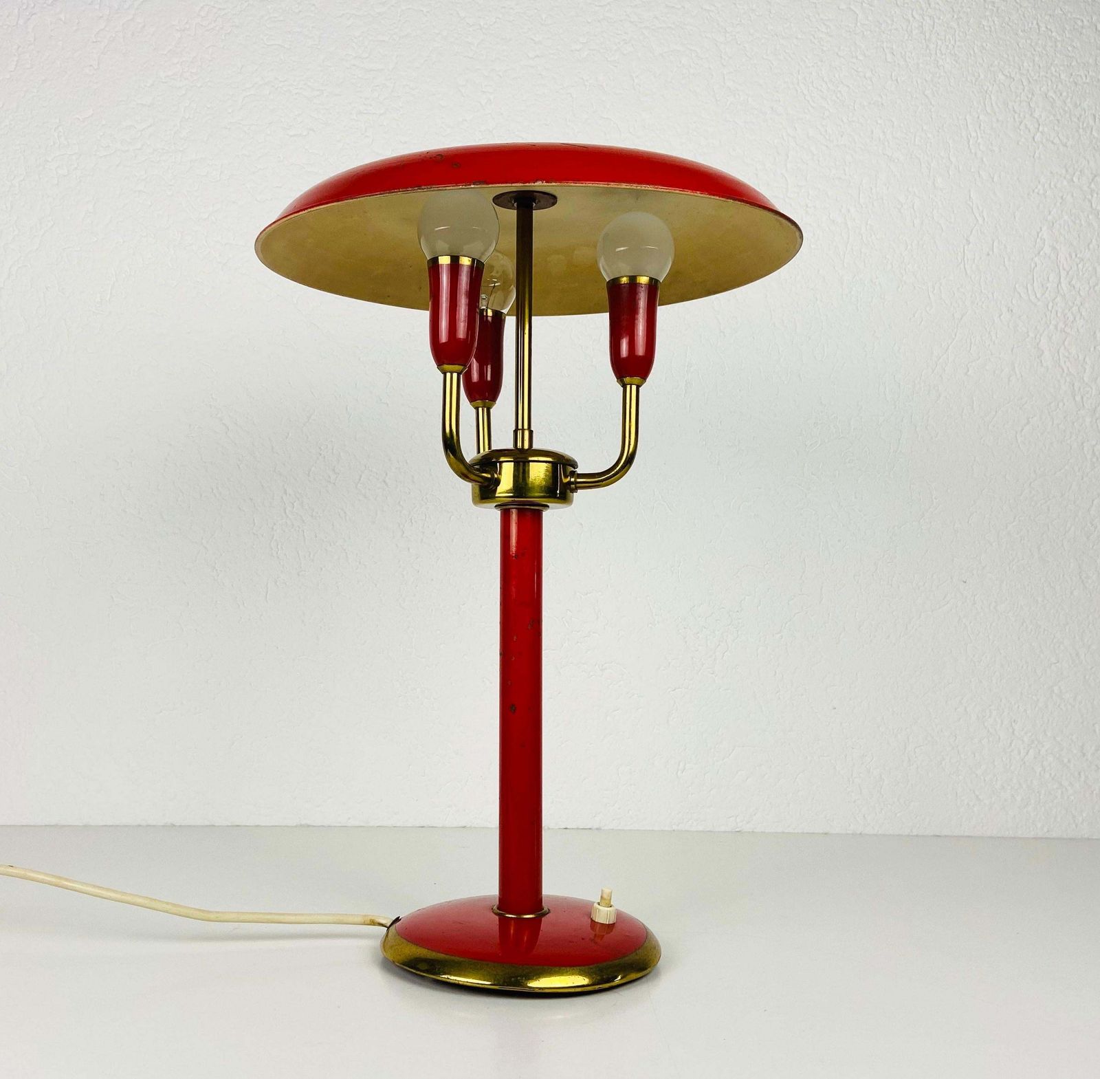 Zeldzame Rode Italiaanse Tafellamp Met 3 Armen In De Stijl Van Stilnovo, Jaren 1960, Italië photo buy