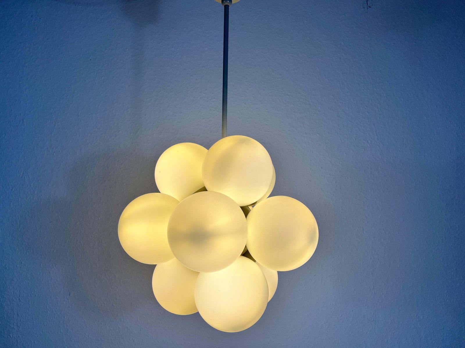 photo furniture Atomic Kaiser Midcentury White 12  Arm Space Age Chandelier, 1960s, Germany