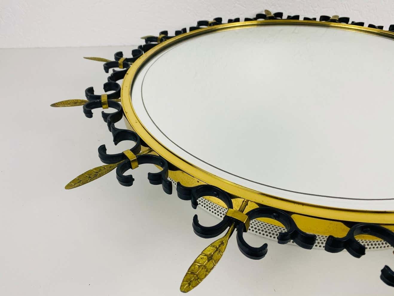 Mid Century Modern Italian Round Illuminated Brass Wall Mirror, Italy, 1960s photo vinterior