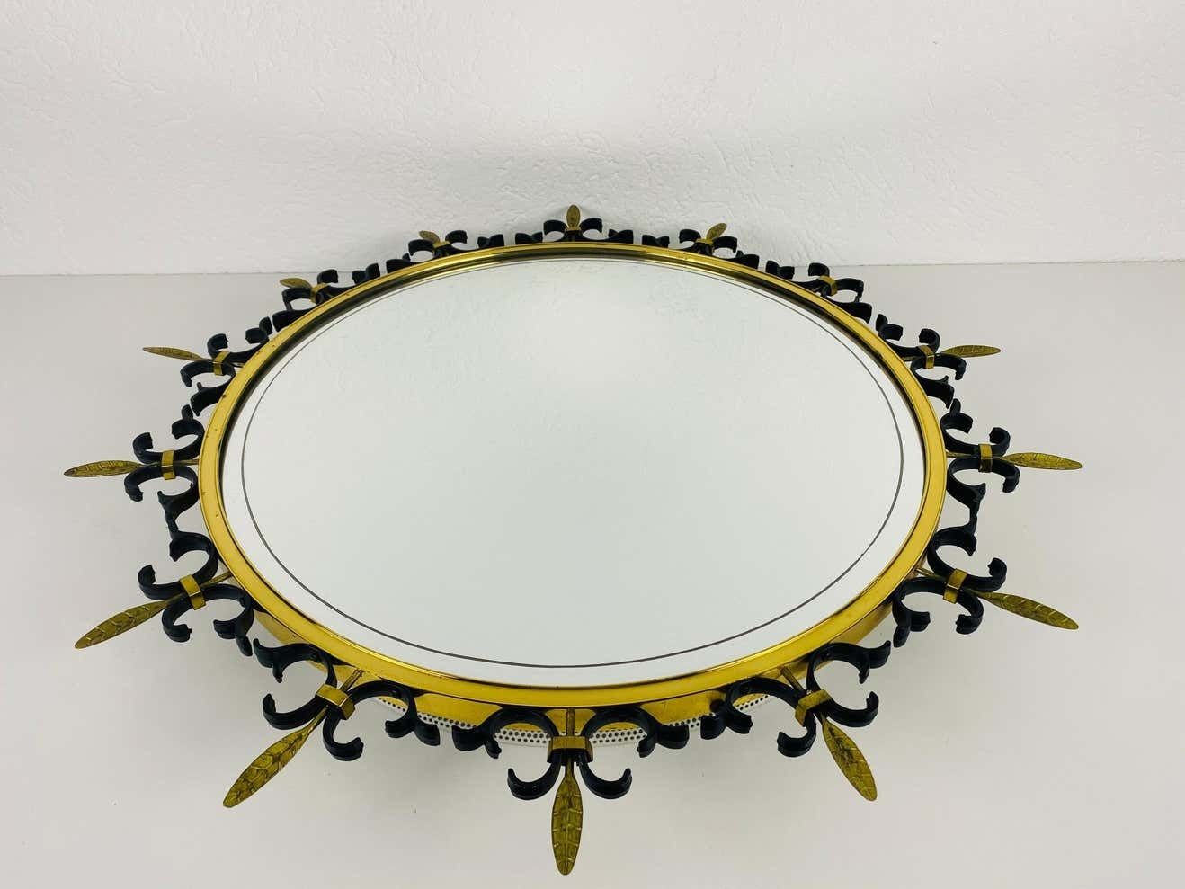 Mid Century Modern Italian Round Illuminated Brass Wall Mirror, Italy, 1960s photo vintage