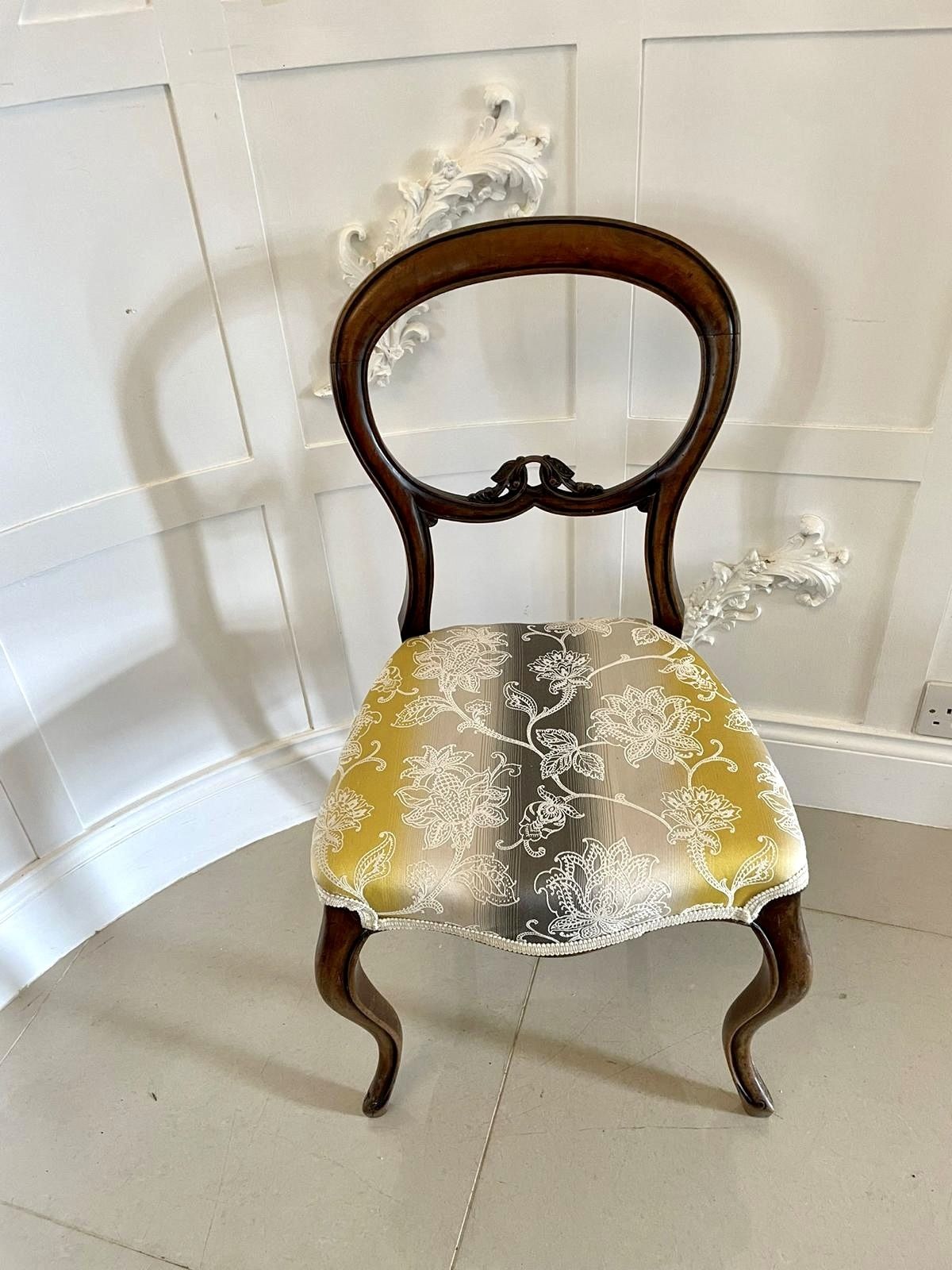 photo furniture Pair Of Antique 19th Century Walnut Side Chairs