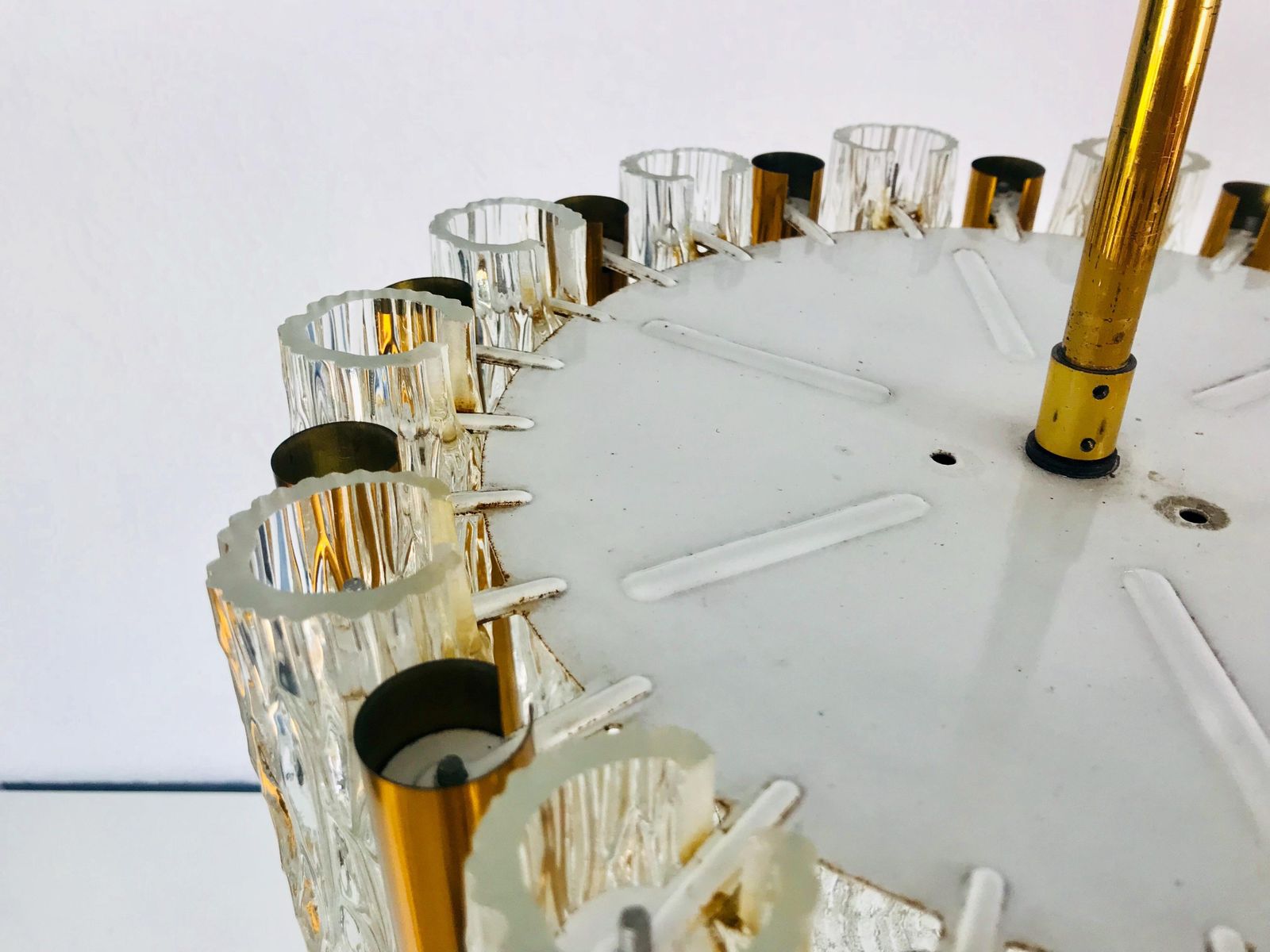 photo vinterior Rare Kaiser Leuchten Midcentury Crystal Ice Glass Circular Chandelier 1960s