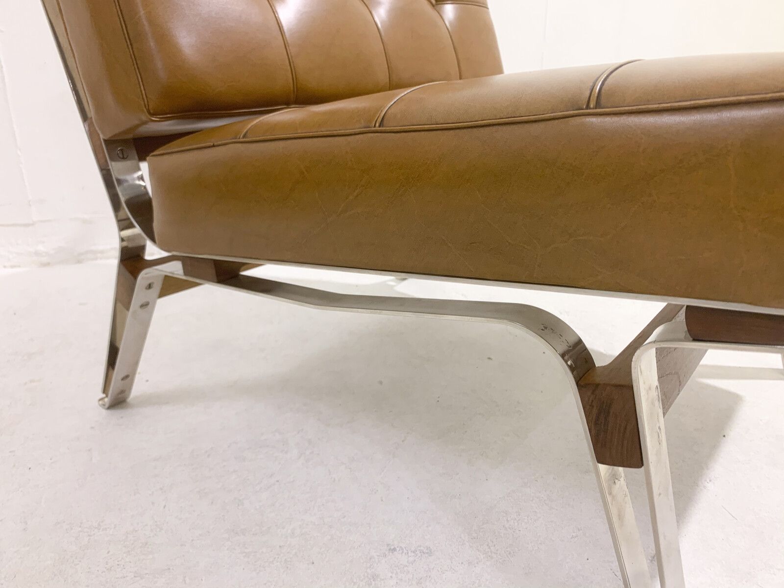 Pair Of Mid Century Modern "856" Armchairs By Ico Parisi photo vinterior