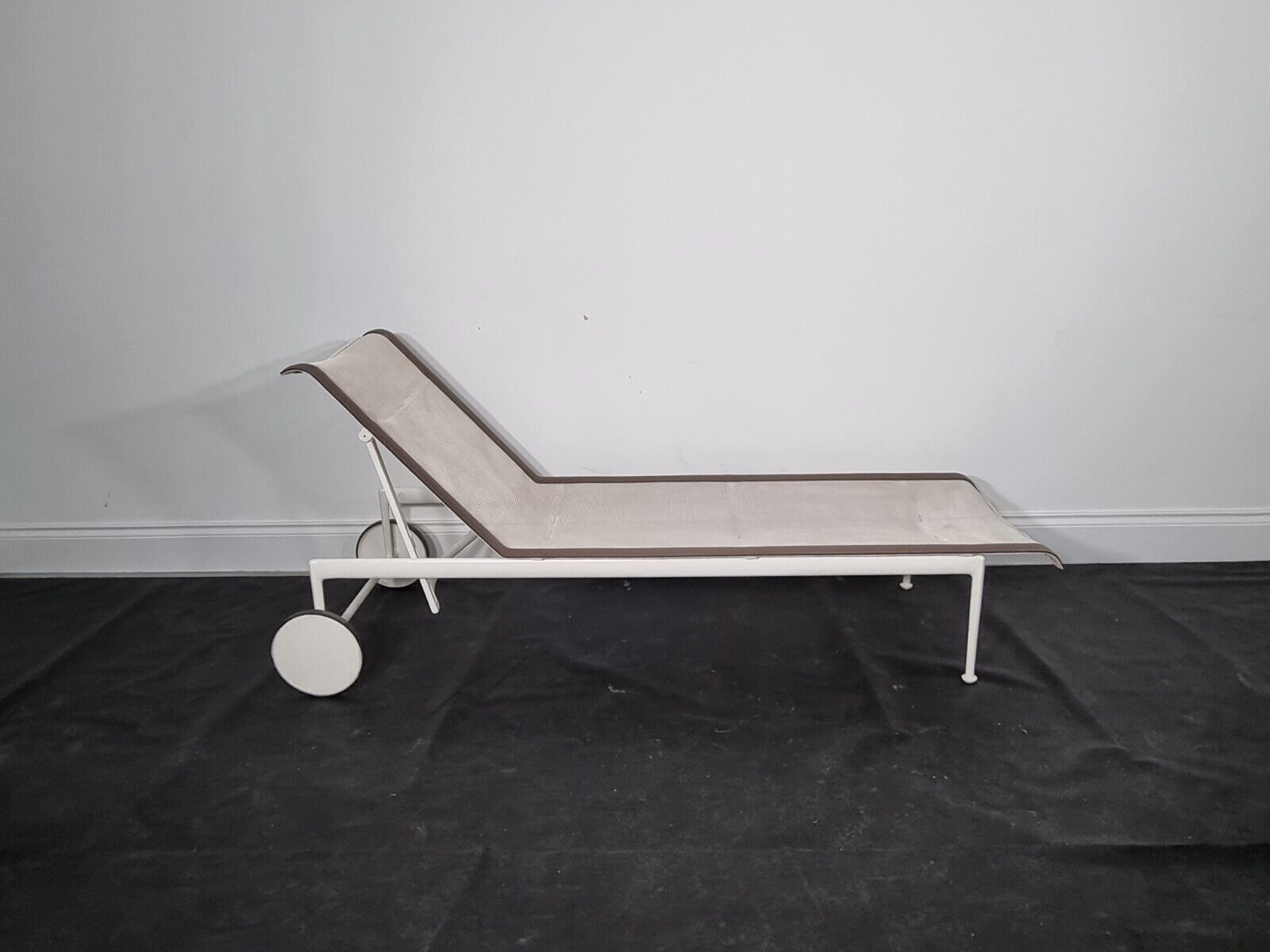 photo furniture A Pair Of Rare Knoll International 1966 Sun Loungers In Very Good Condition